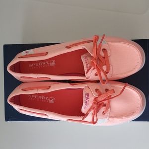 Brand new in box girls Sperry shoresider boat shoe in coral orange size 4.5M